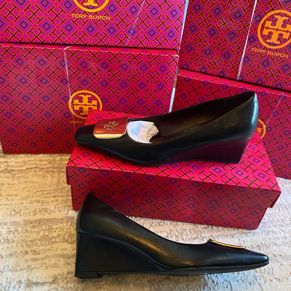 Tory Burch Georgia Black Leather Wedge Pumps - Picture 7 of 11